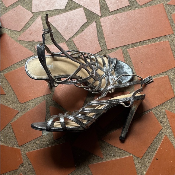 FIONI Clothing Silver Strappy Heels - Picture 1 of 1